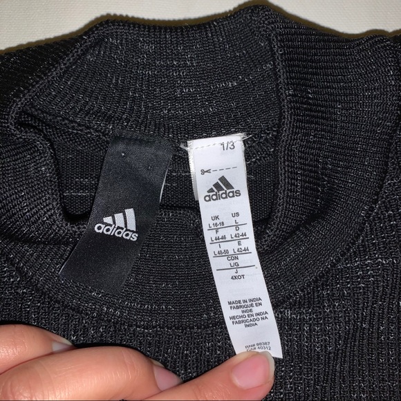 Adidas cropped sweater. Size: large - Picture 4 of 5